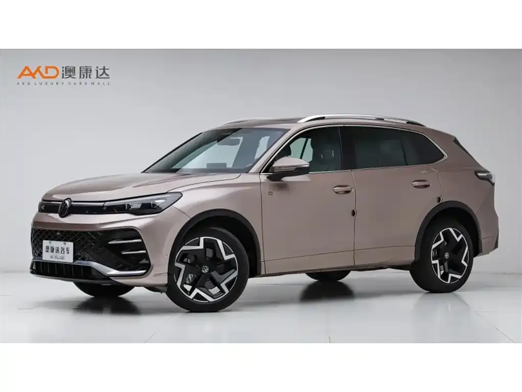 Volkswagen Tiguan L — фото 1