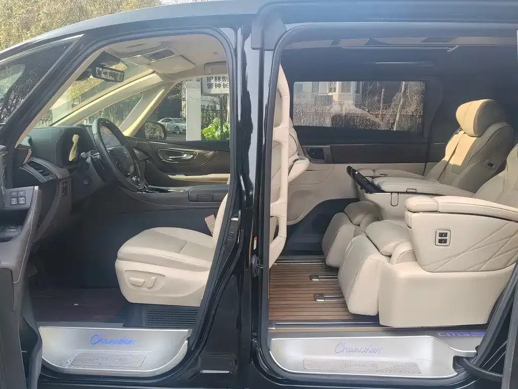 Toyota Alphard — фото 7