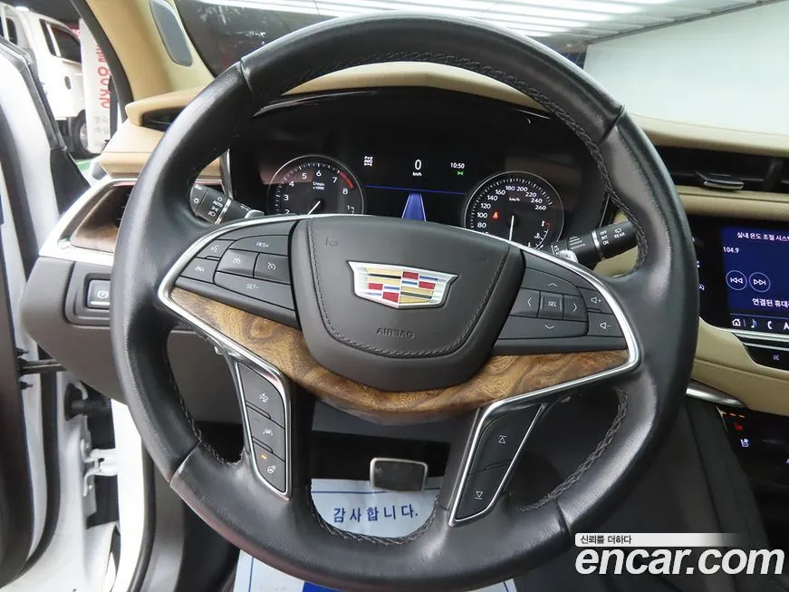 Cadillac XT5 — фото 10