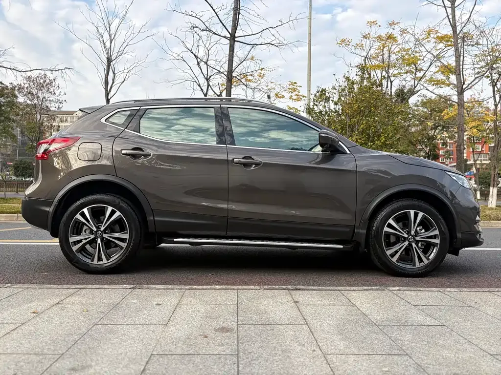 Nissan Qashqai — фото 9