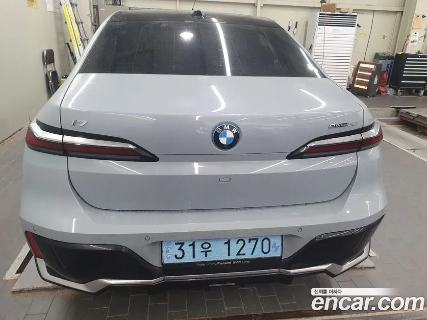 BMW i7 — фото 2