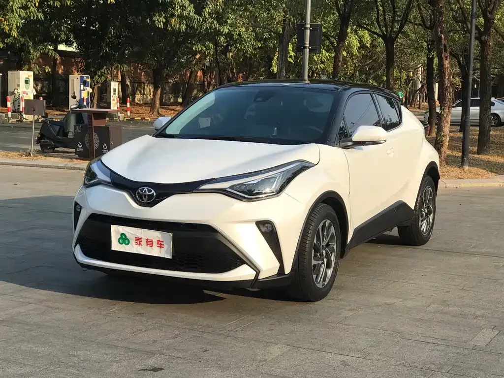 Toyota C-HR — фото 1