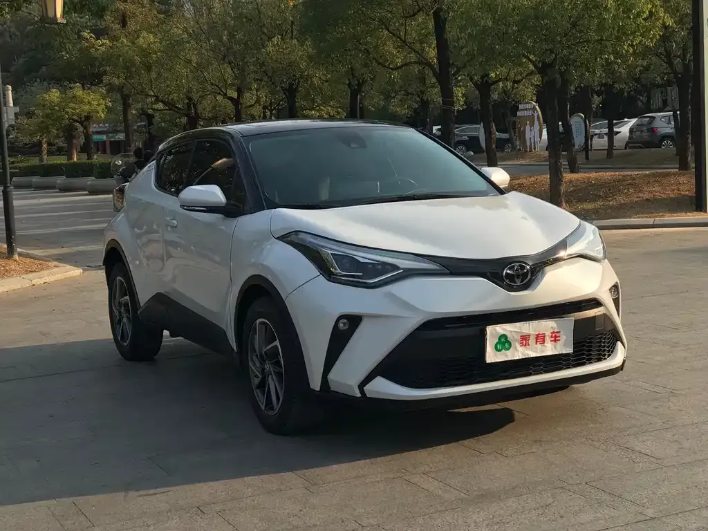 Toyota C-HR — фото 8