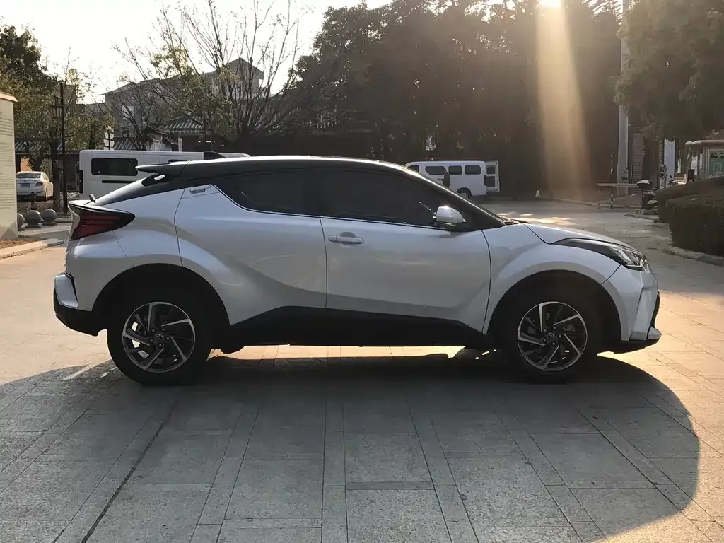 Toyota C-HR — фото 9
