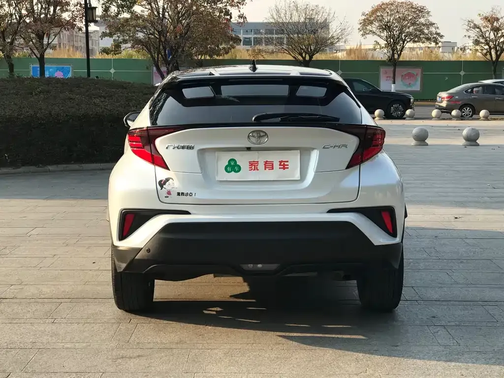 Toyota C-HR — фото 2