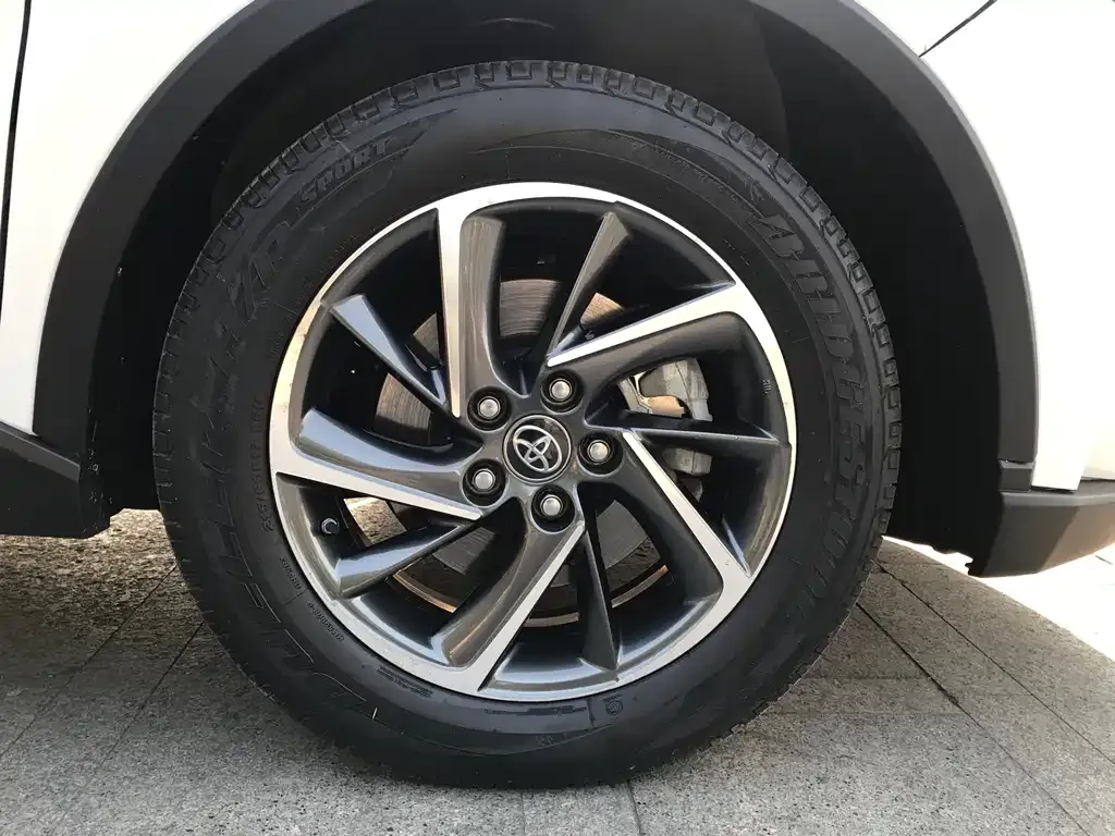 Toyota C-HR — фото 7