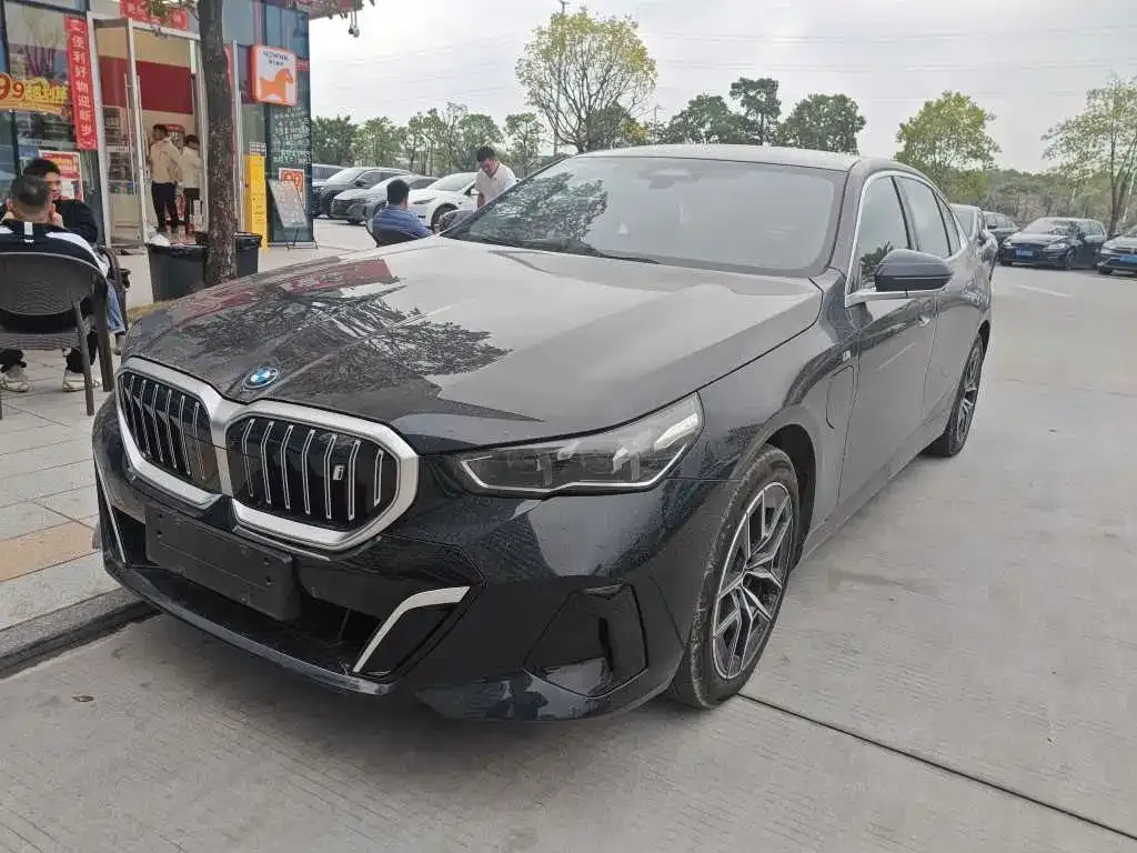 BMW i5 — фото 1