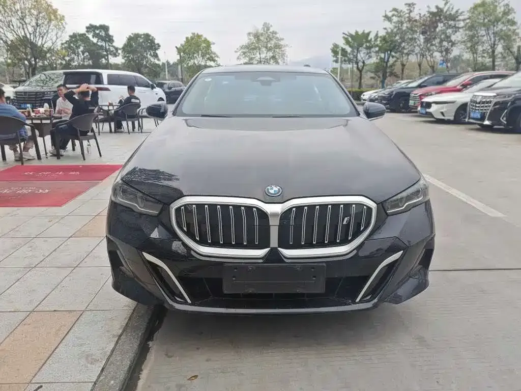 BMW i5 — фото 8