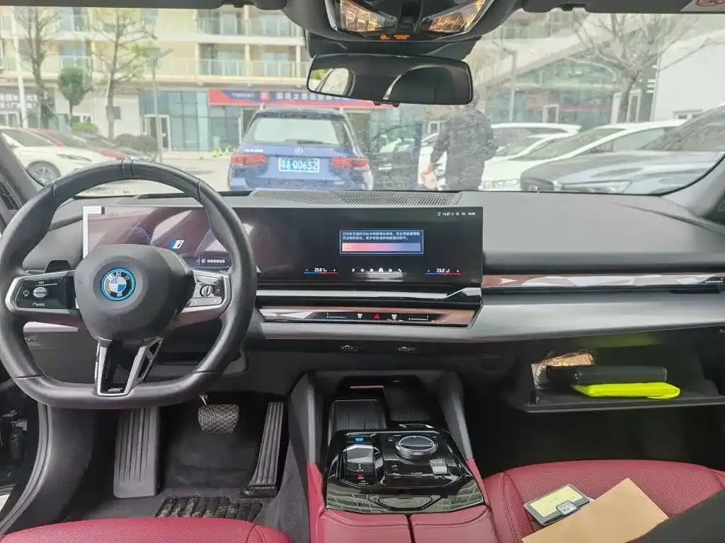 BMW i5 — фото 2