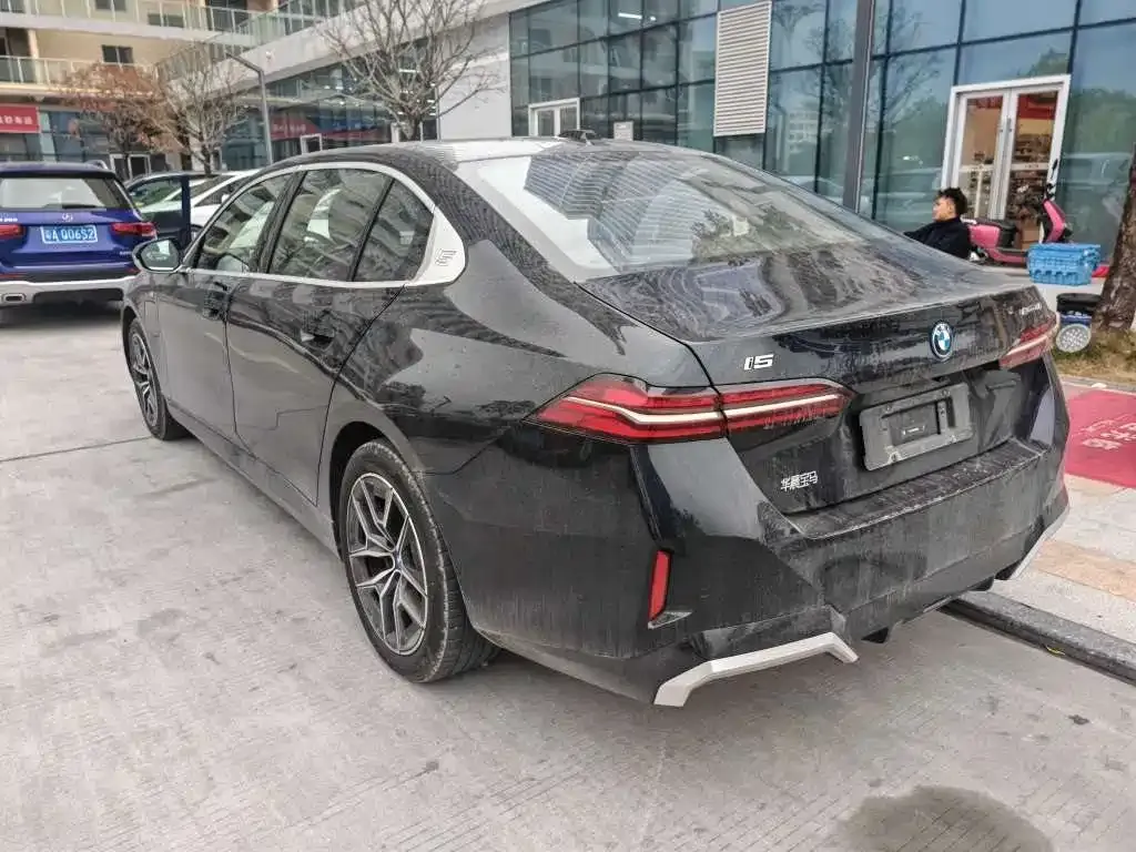 BMW i5 — фото 3