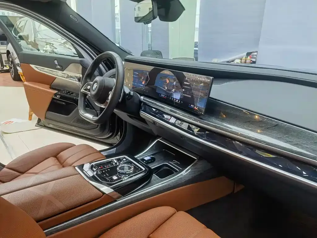 BMW 7 Series — фото 9