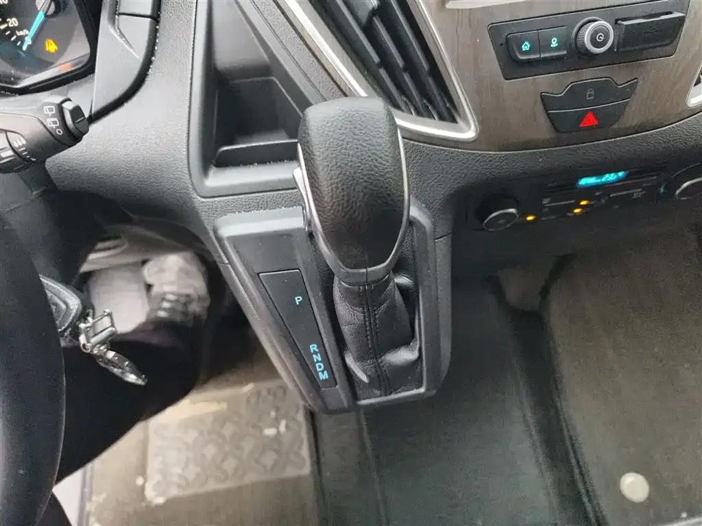 Ford Tourneo — фото 7