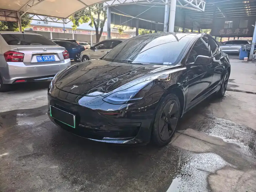 Tesla Model 3 — фото 1