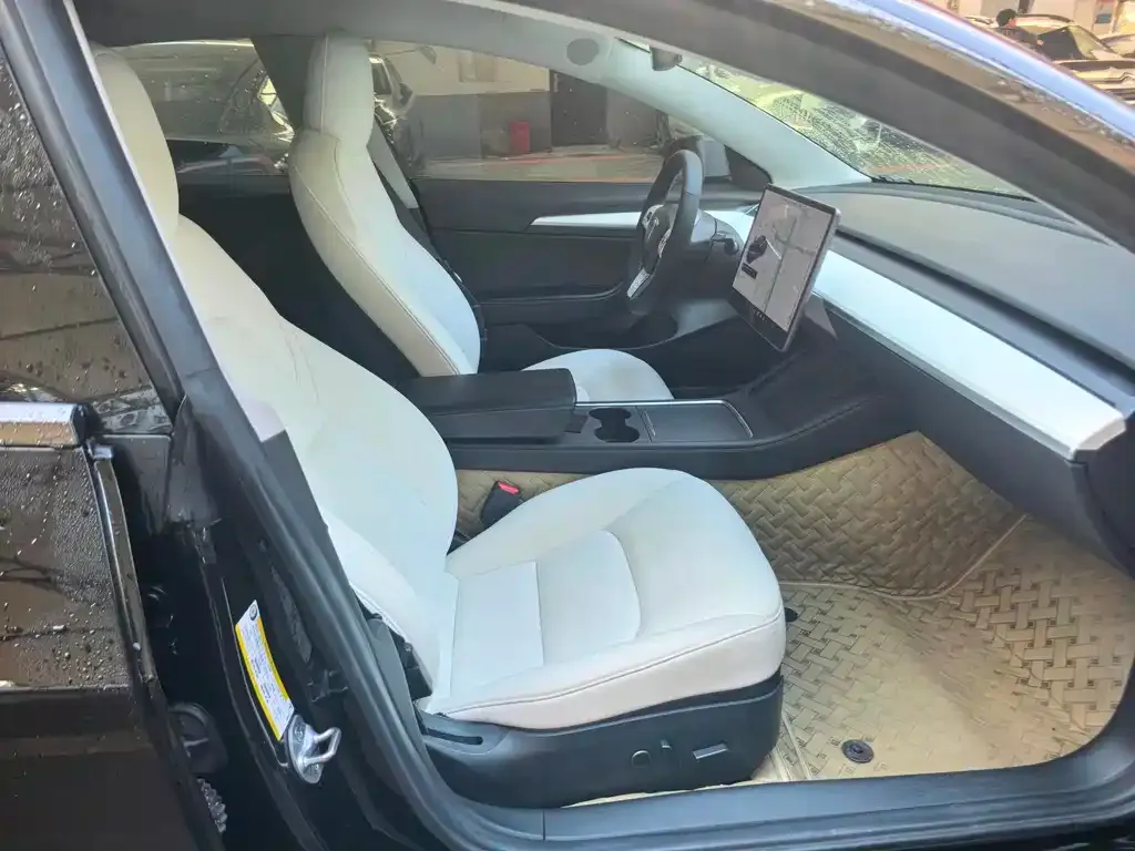 Tesla Model 3 — фото 4