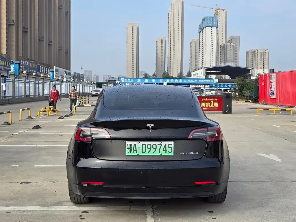 Tesla Model 3 — фото 5