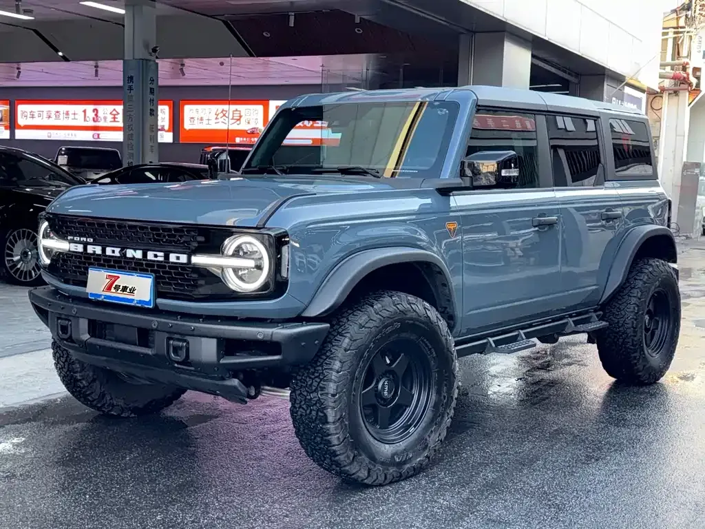 Ford Bronco — фото 1