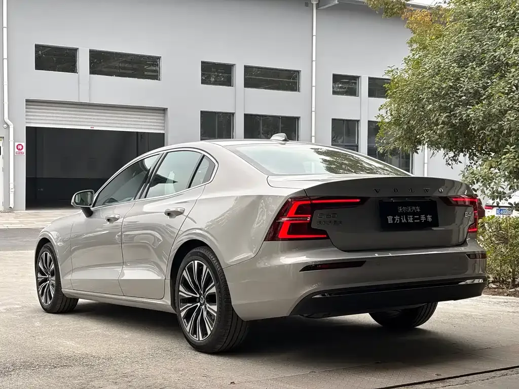 Volvo S60 — фото 2
