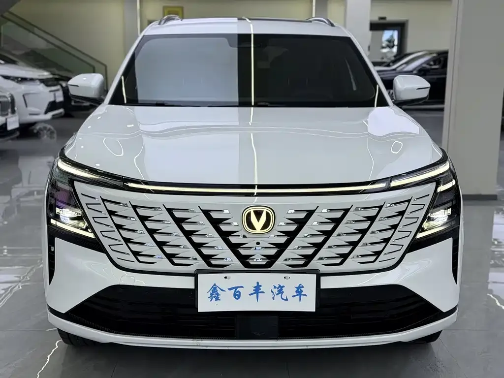 Changan CS75PLUS — фото 3