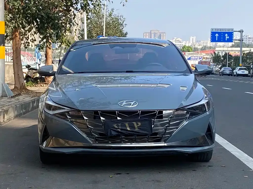 Hyundai Elantra — фото 3