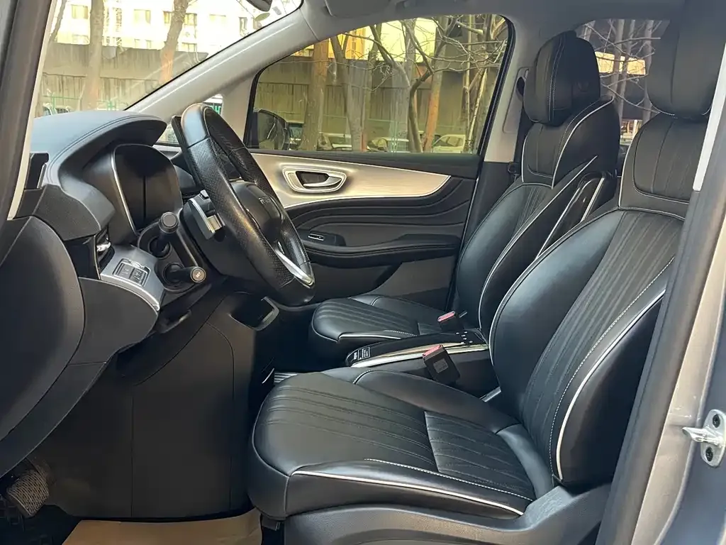Roewe iMAX8 — фото 2