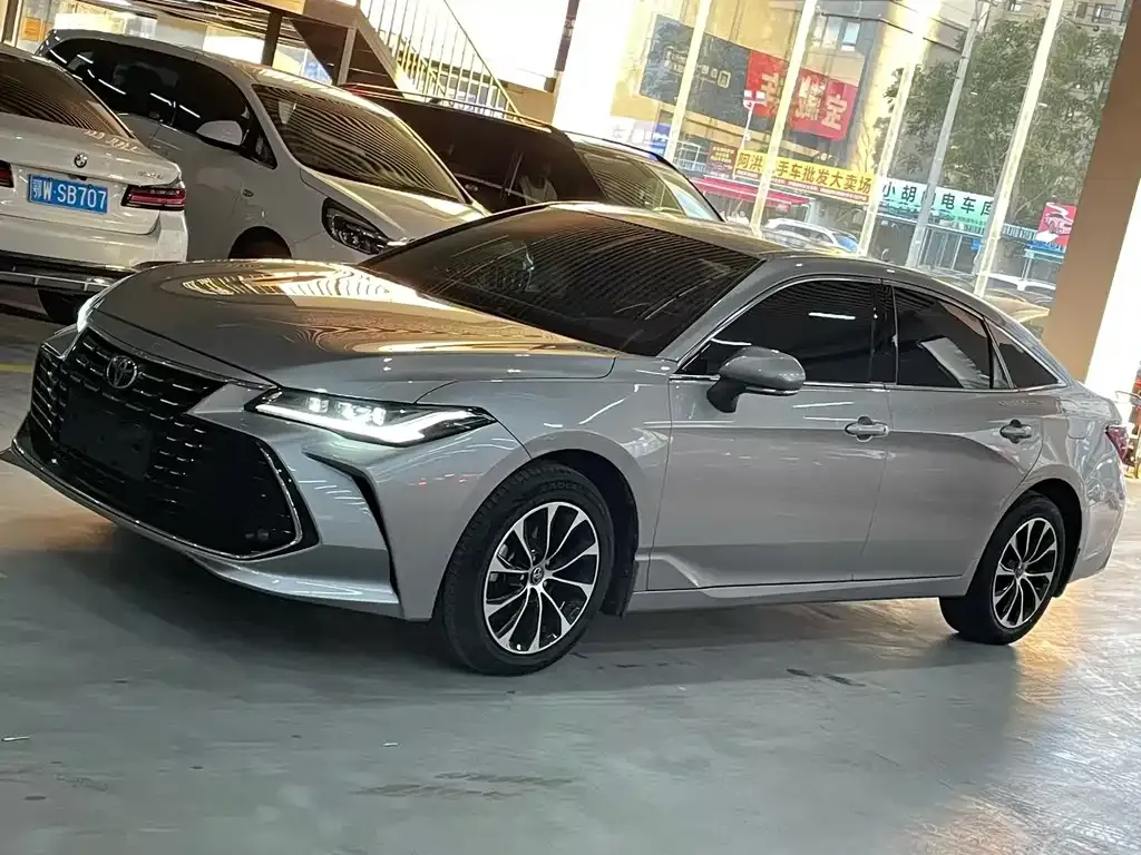 Toyota Avalon — фото 1