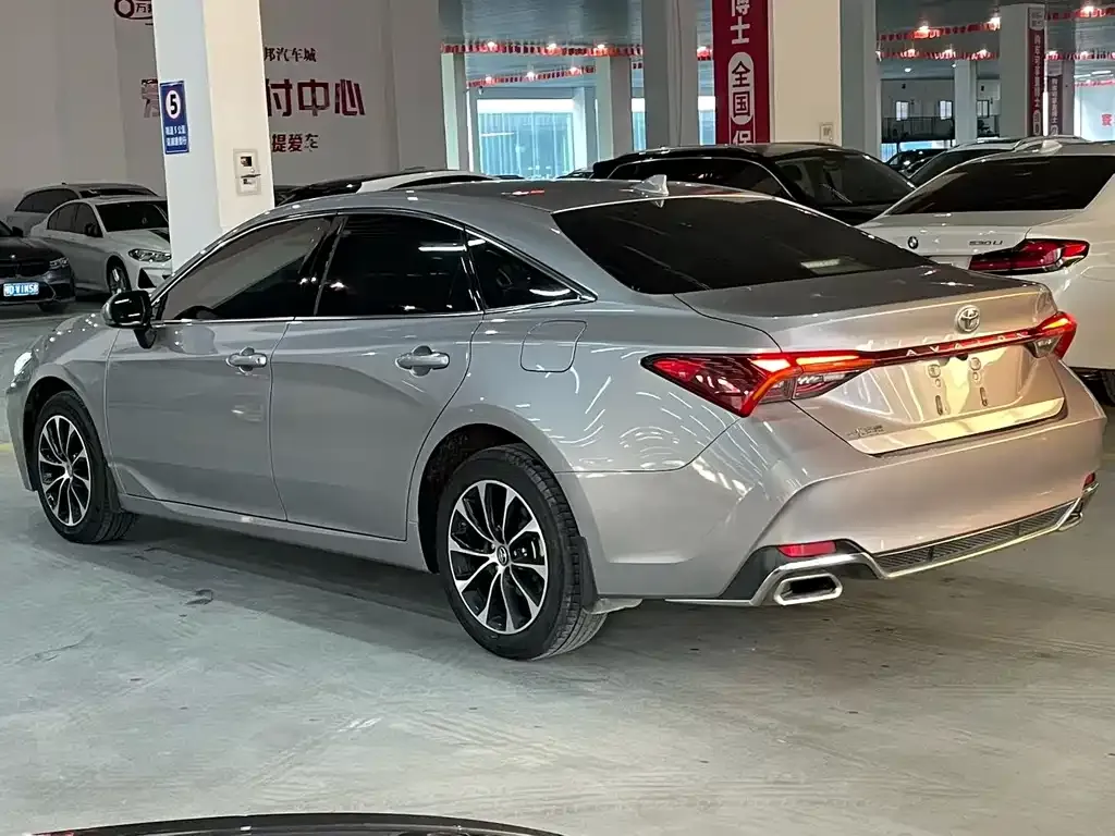 Toyota Avalon — фото 3