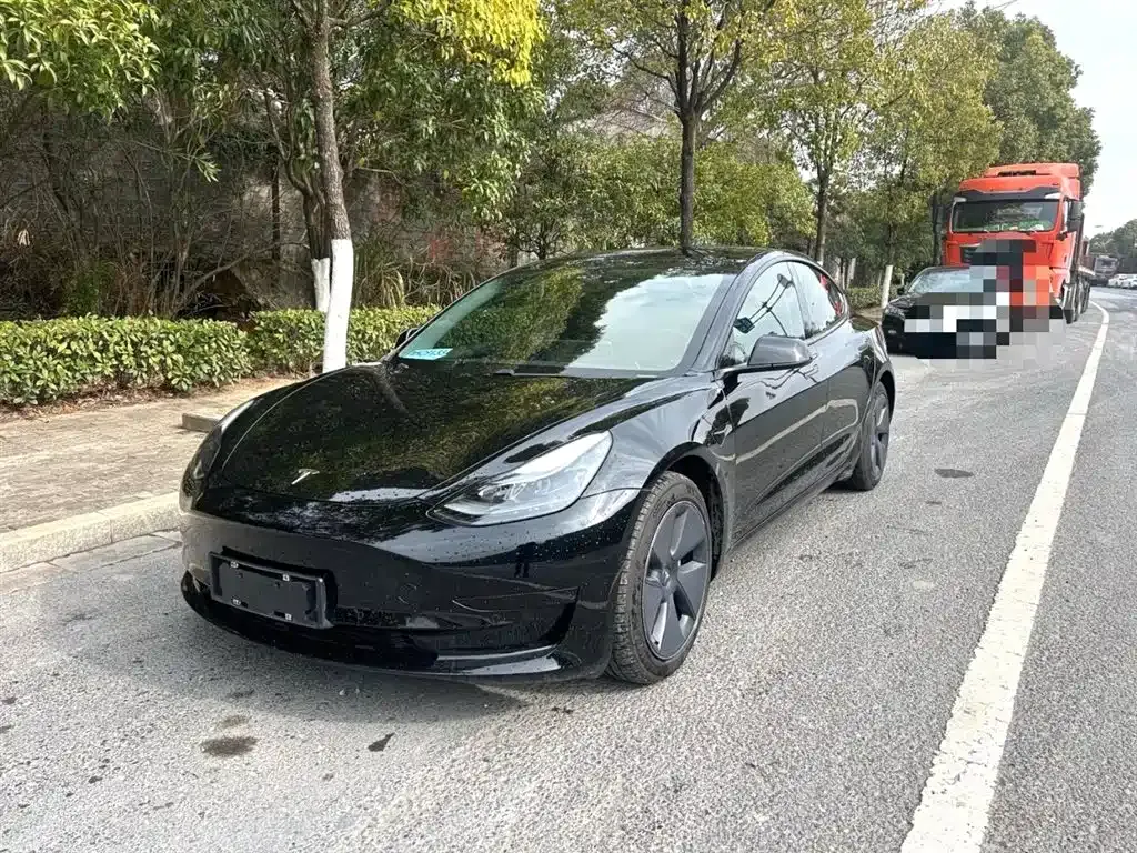 Tesla Model 3 — фото 1