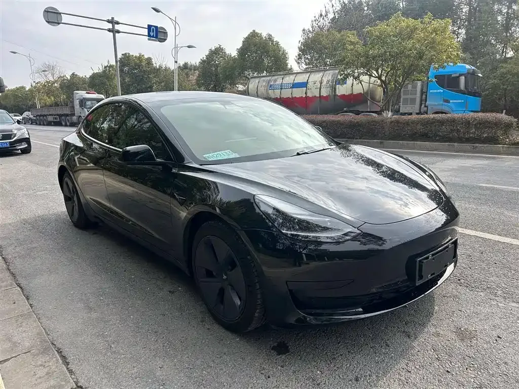 Tesla Model 3 — фото 4