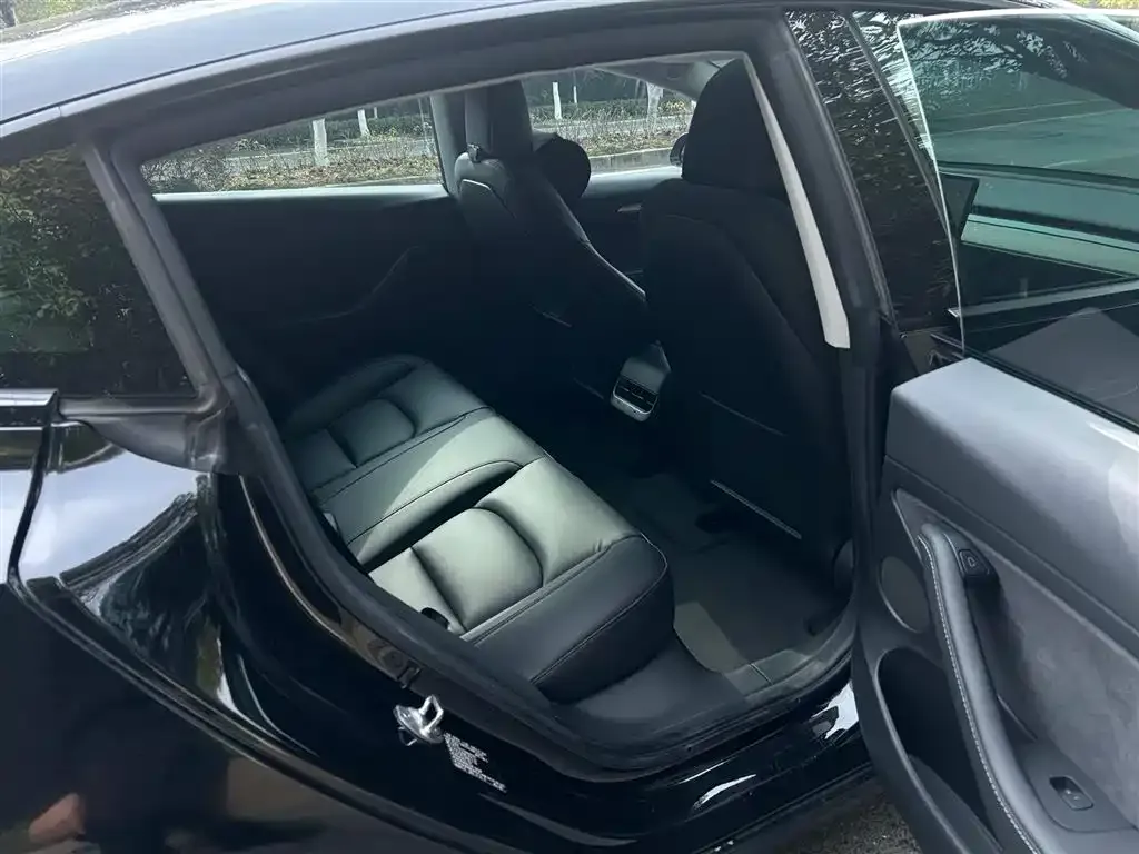 Tesla Model 3 — фото 3
