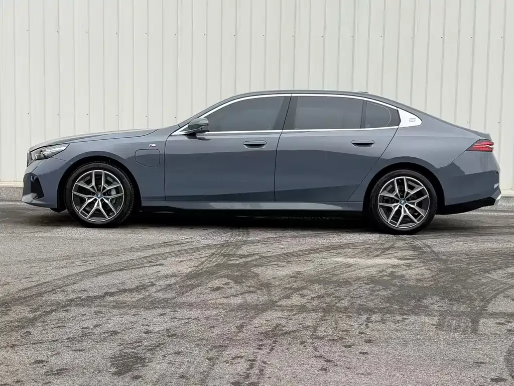 BMW i5 — фото 2