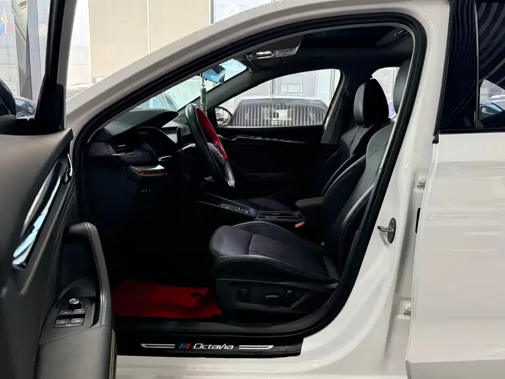 Skoda Octavia — фото 7
