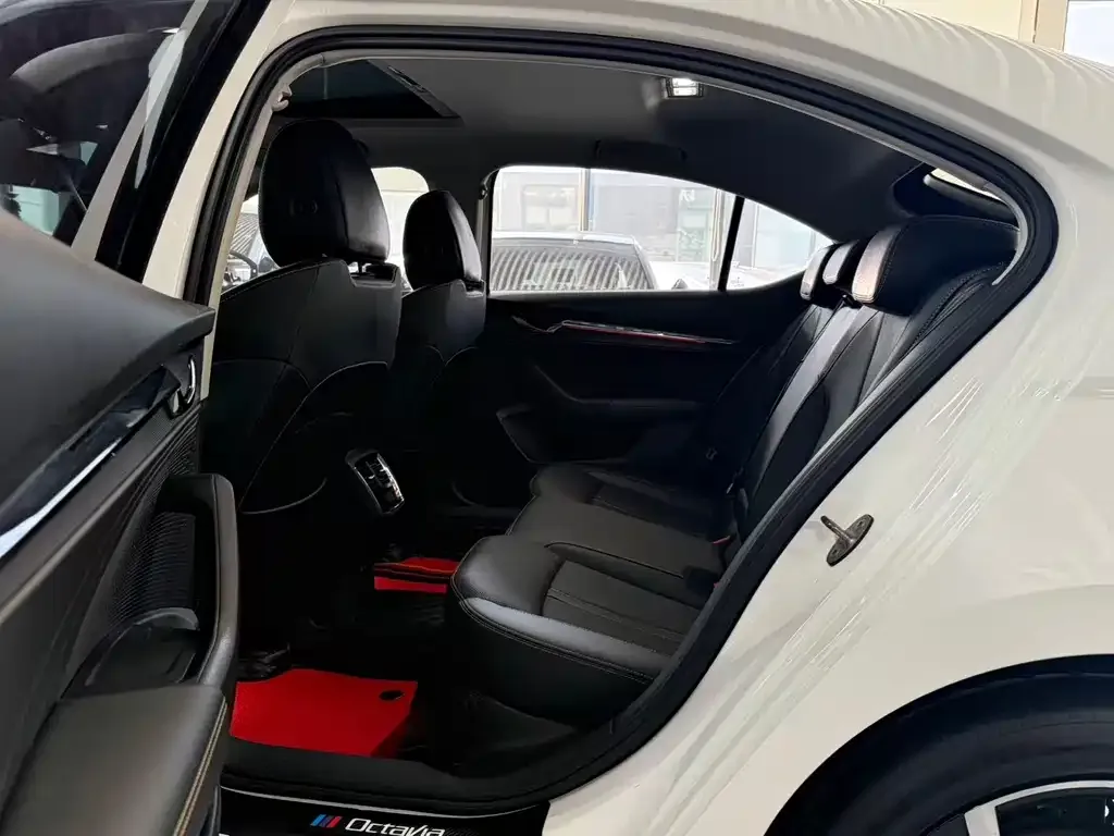 Skoda Octavia — фото 4