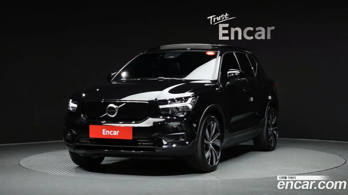 Volvo XC40 — фото 1