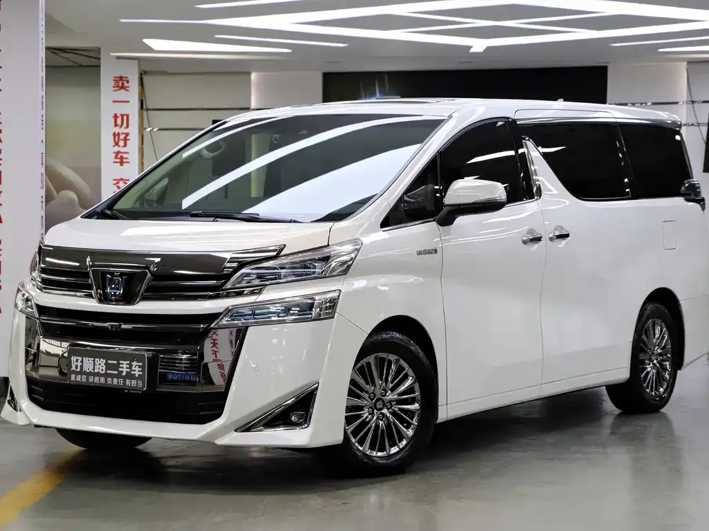 Toyota Vellfire — фото 1