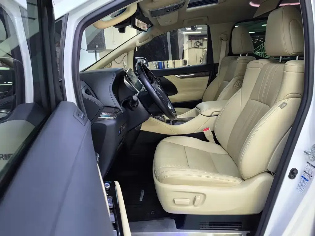 Toyota Vellfire — фото 3