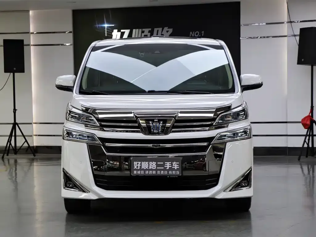 Toyota Vellfire — фото 10