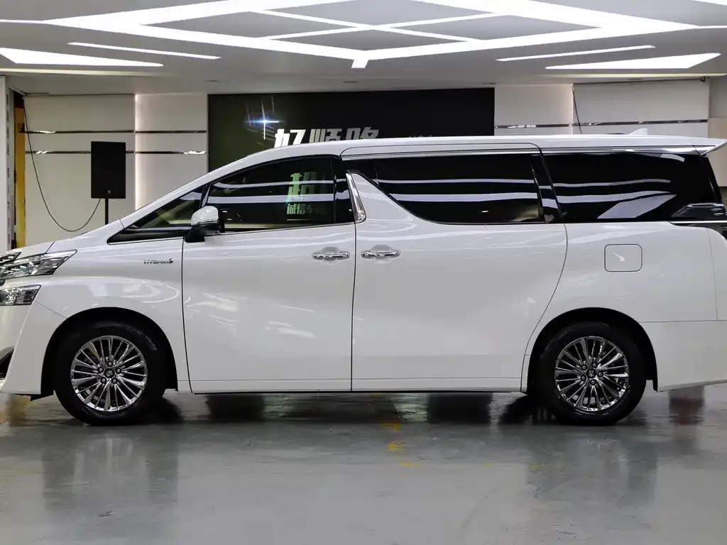 Toyota Vellfire — фото 4