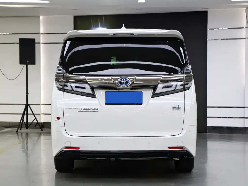 Toyota Vellfire — фото 2