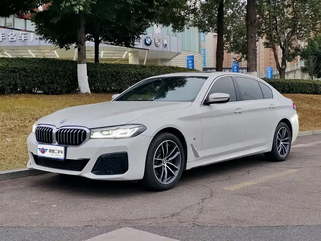 BMW 5 Series — фото 1
