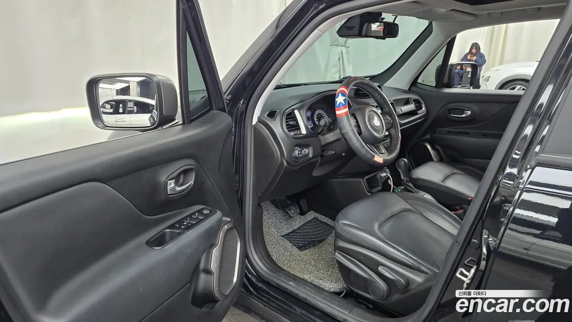 Jeep Renegade — фото 10
