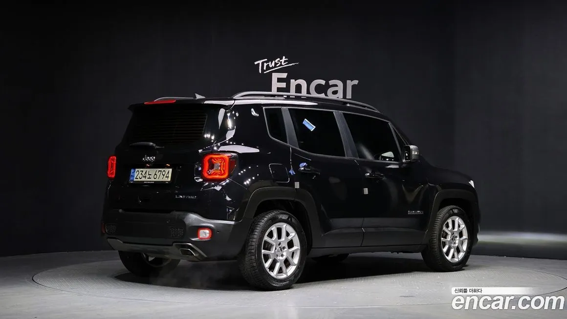 Jeep Renegade — фото 9