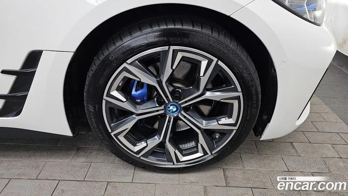 BMW i4 — фото 5
