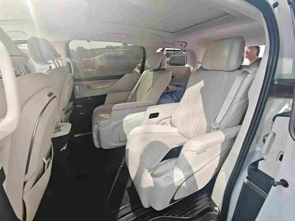 Buick GL8 Hybrid — фото 5
