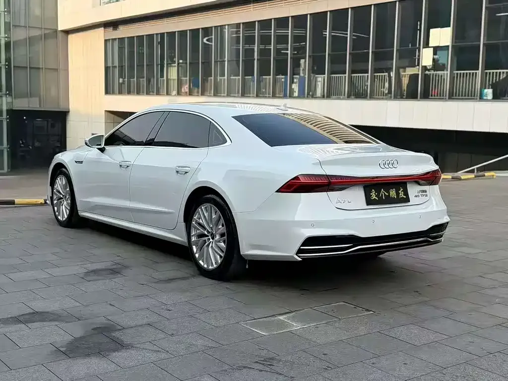 Audi A7L — фото 9