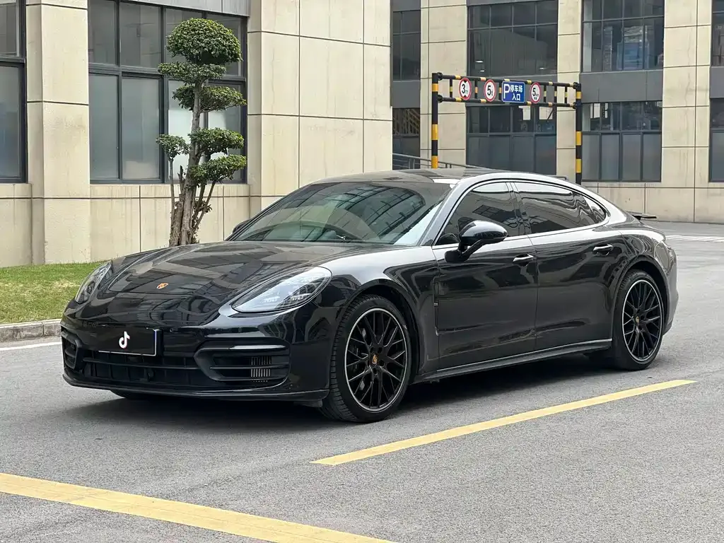 Porsche Panamera — фото 1
