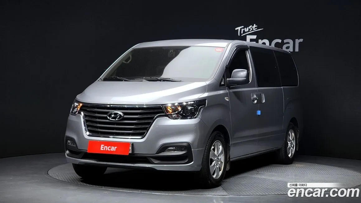 Hyundai Starex — фото 1