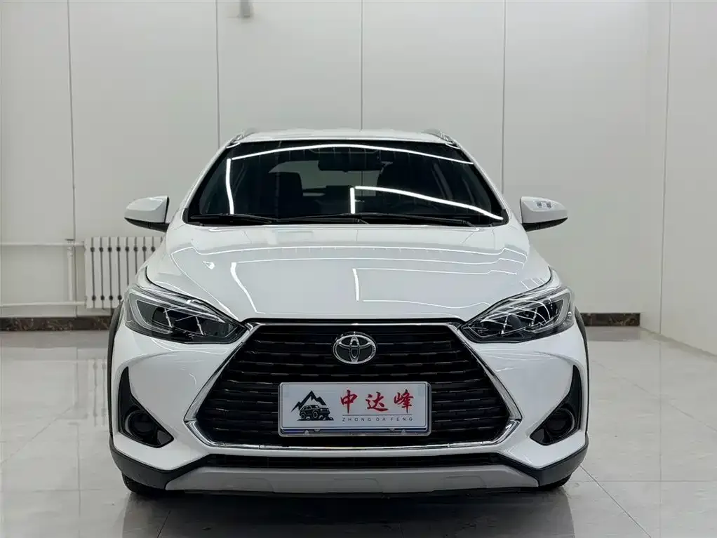 Toyota Yaris L — фото 3