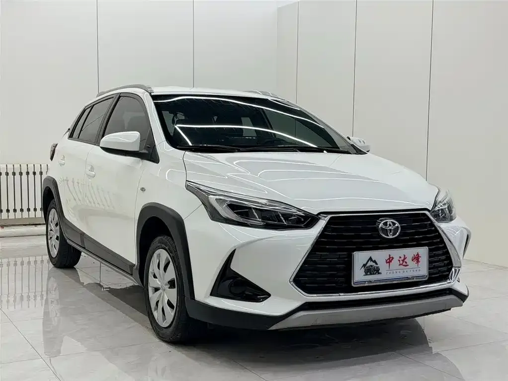 Toyota Yaris L — фото 4