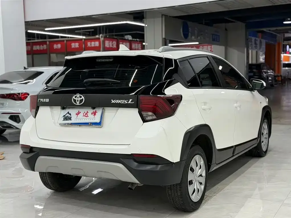 Toyota Yaris L — фото 5