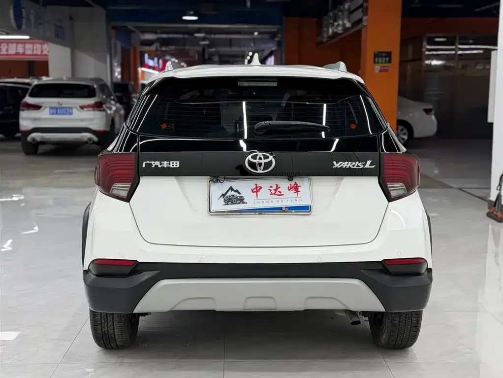 Toyota Yaris L — фото 7